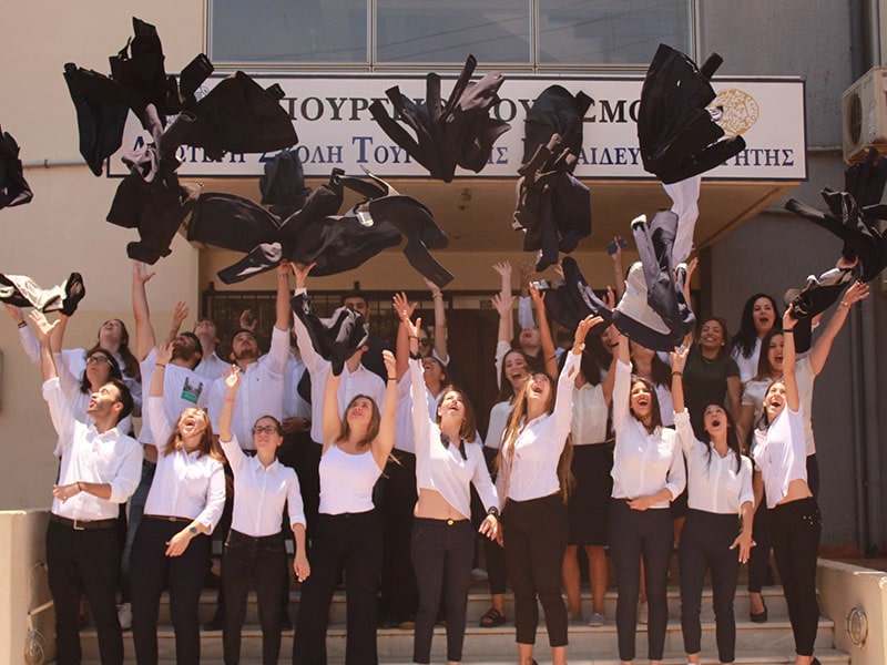ΑΣΤΕΚ - Ανώτερη Σχολή Τουριστικής Εκπαίδευσης Κρήτης - Απόφοιτοι