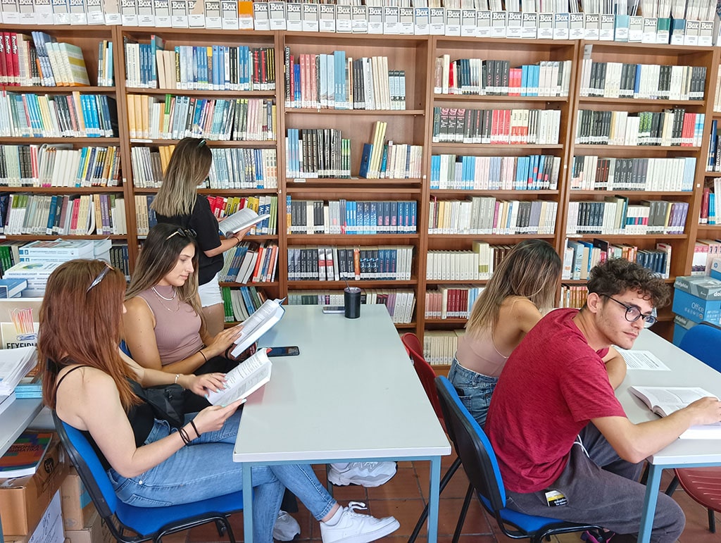 Βιβλιοθήκη Ανώτερης Σχολής Τουριστικής Εκπαίδευσης Κρήτης